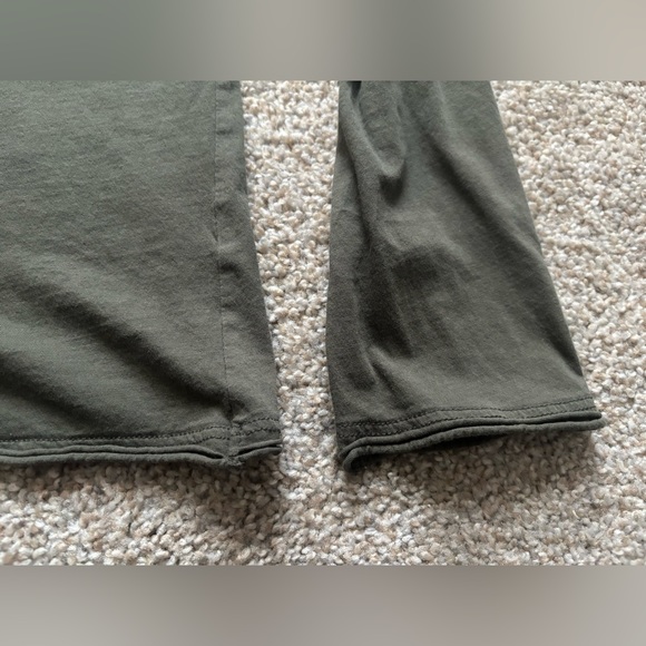 By Anthropologie Long Sleeve Gauzy Turtleneck Color Moss Size Large Petite - Picture 3 of 4